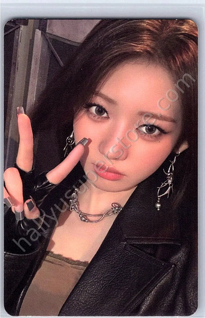 BABYMONSTER - Rora - WE GO UP album photocard first press only pattern version