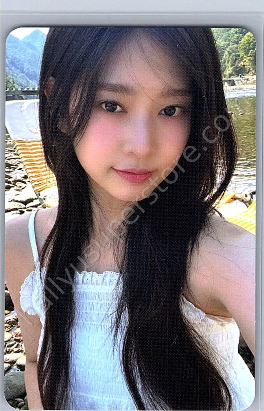 IZ*ONE - Minju - 2025 SEASON’S GREETINGS - Blooming Road photocard set