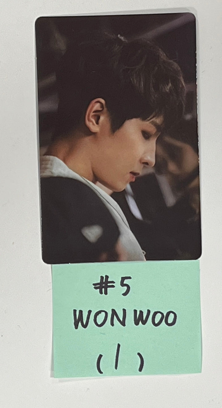 Seventeen "Follow Fellow" - Hybe Insight Exhibition Random Photocard (2) [24.3.20] - HALLYUSUPERSTORE