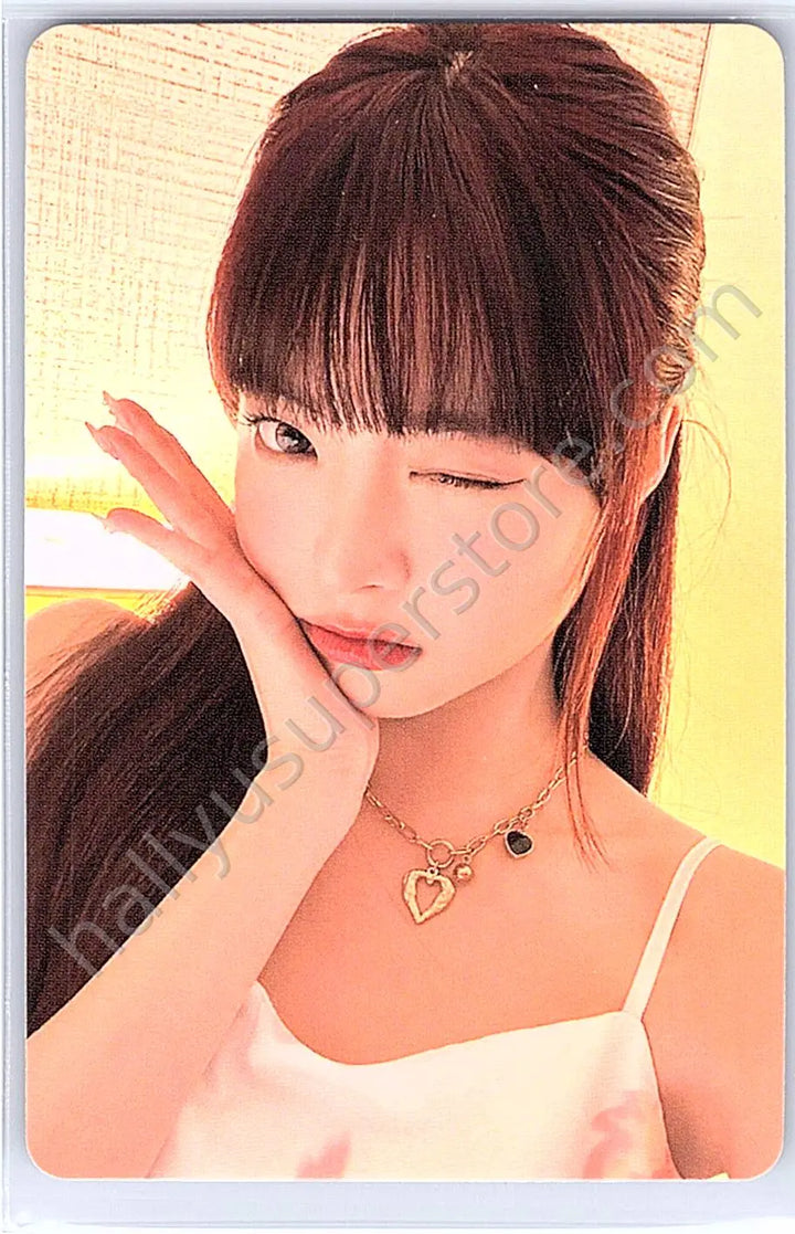 LE SSERAFIM - Hong Eunchae - Leniverse Photobook: &