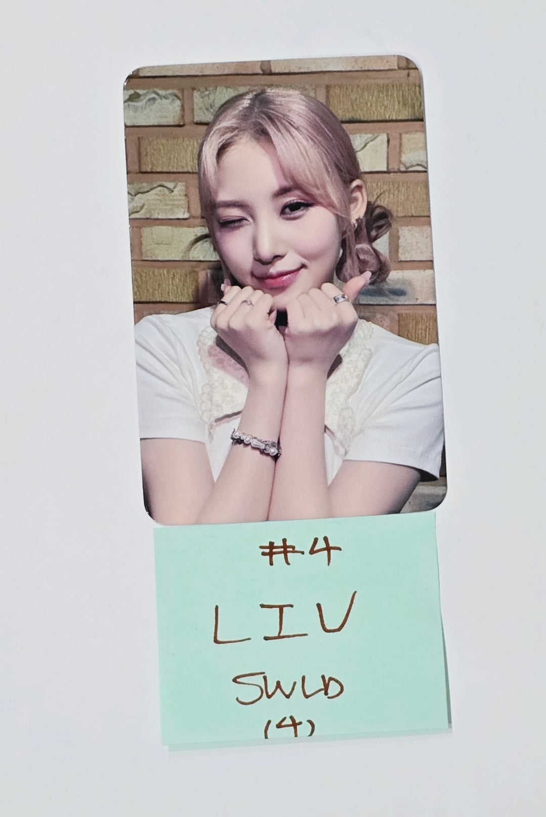 RESCENE "Re:Scene" - Soundwave Lucky Draw Event Photocard [24.3.28] - HALLYUSUPERSTORE