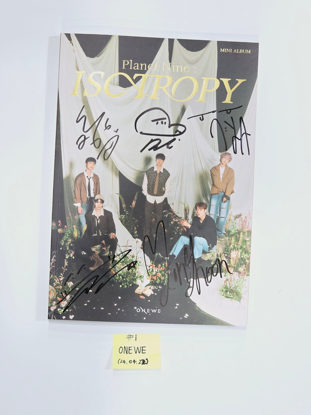 ONEWE "Planet Nine : ISOTROPY" - Hand Autographed(Signed) Promo Album [24.4.22] - HALLYUSUPERSTORE