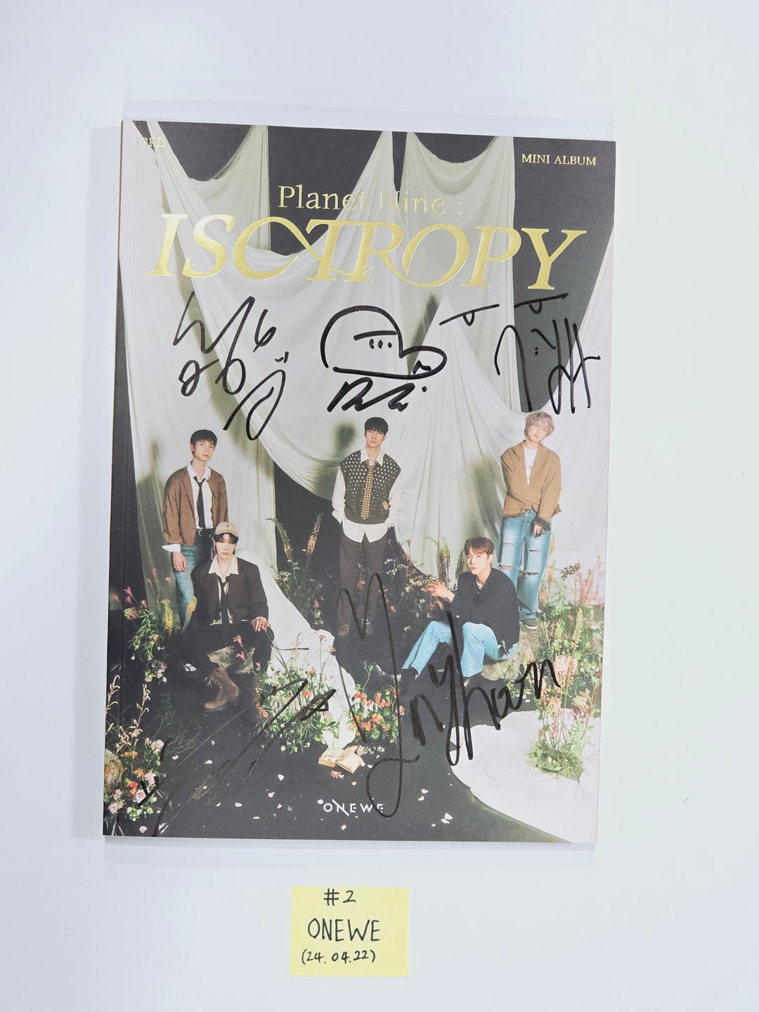 ONEWE "Planet Nine : ISOTROPY" - Hand Autographed(Signed) Promo Album [24.4.22] - HALLYUSUPERSTORE
