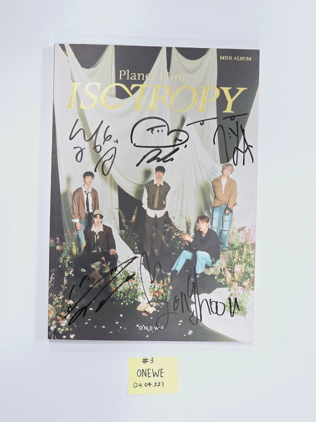 ONEWE "Planet Nine : ISOTROPY" - Hand Autographed(Signed) Promo Album [24.4.22] - HALLYUSUPERSTORE
