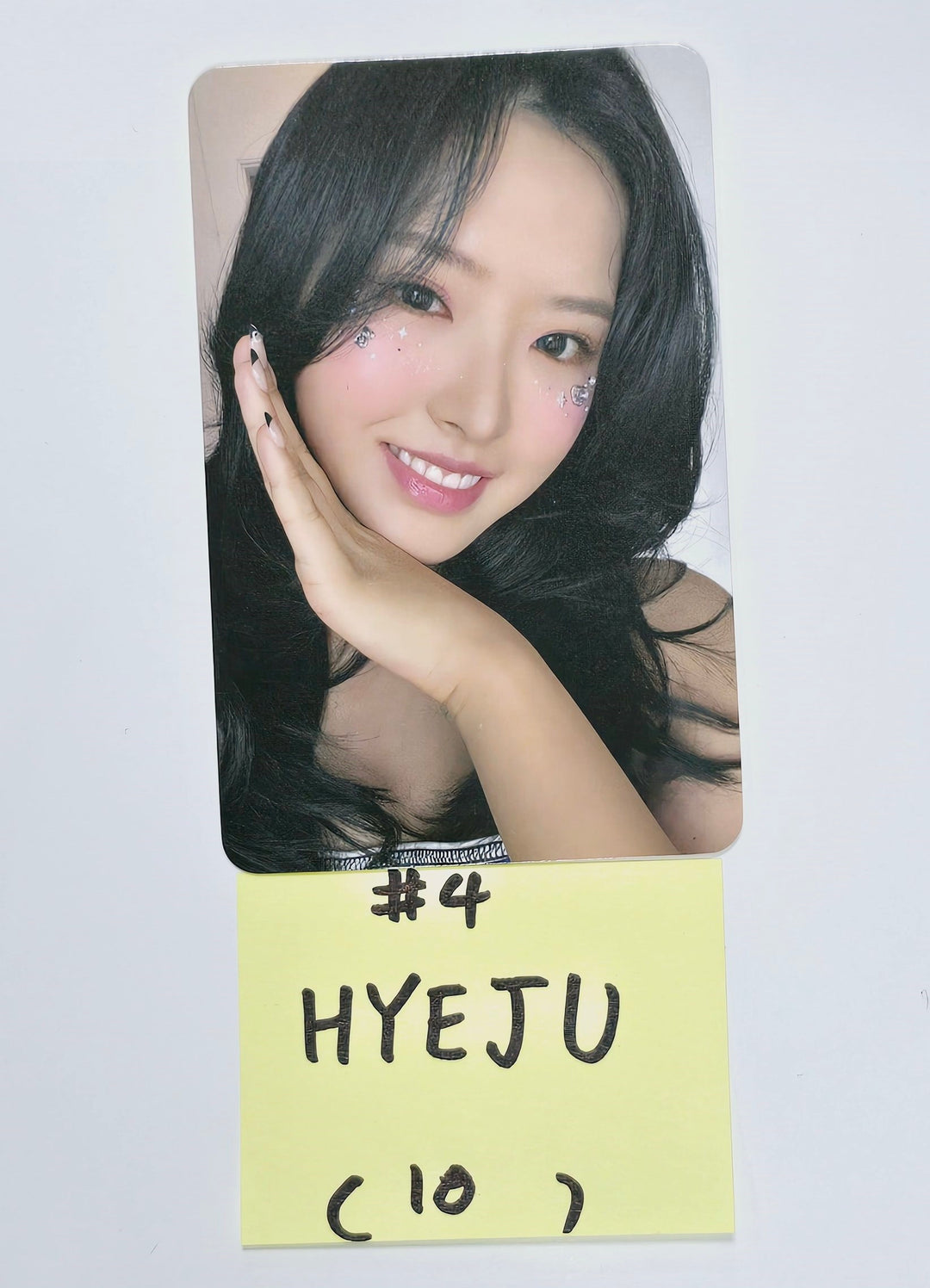 Loossemble "One of a Kind" - Official Photocard (2) [Restocked 4/24] [24.4.17] - HALLYUSUPERSTORE