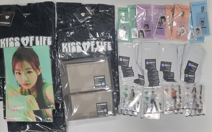 Kiss Of Life "KEY OF FACTORY" 2024 FAN-CON - Official MD [Photo Slogan, T-shirts, Acrylic Kit, Mini Poster Set, ID Card Set, Random Photocard] [24.5.20] - HALLYUSUPERSTORE