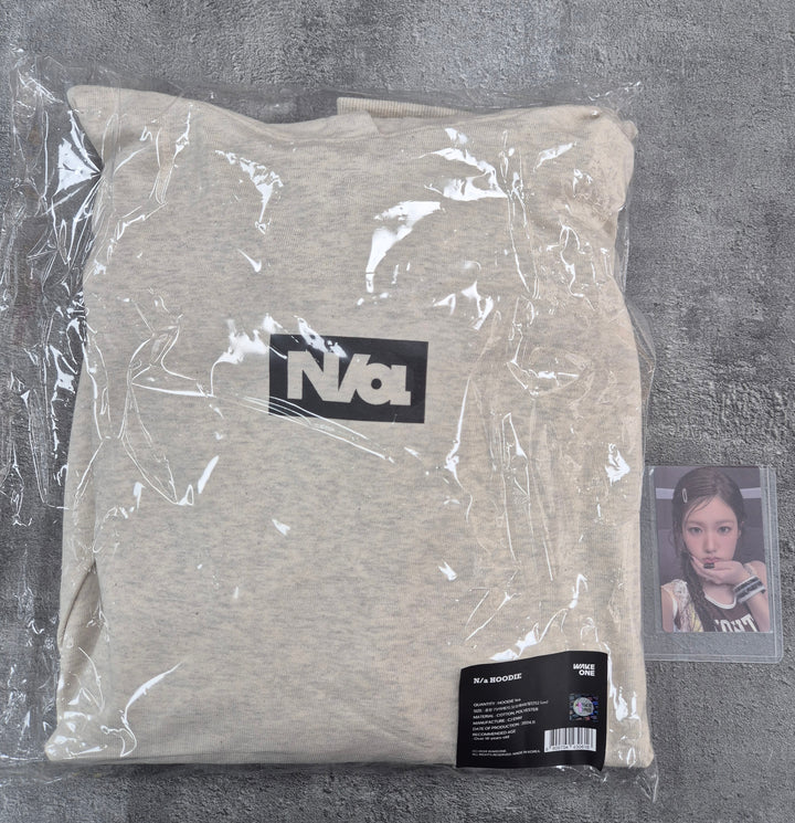 IZNA - IZNA 1st -"N/a" Official MD Event HooDIE (YOON JI YOON)