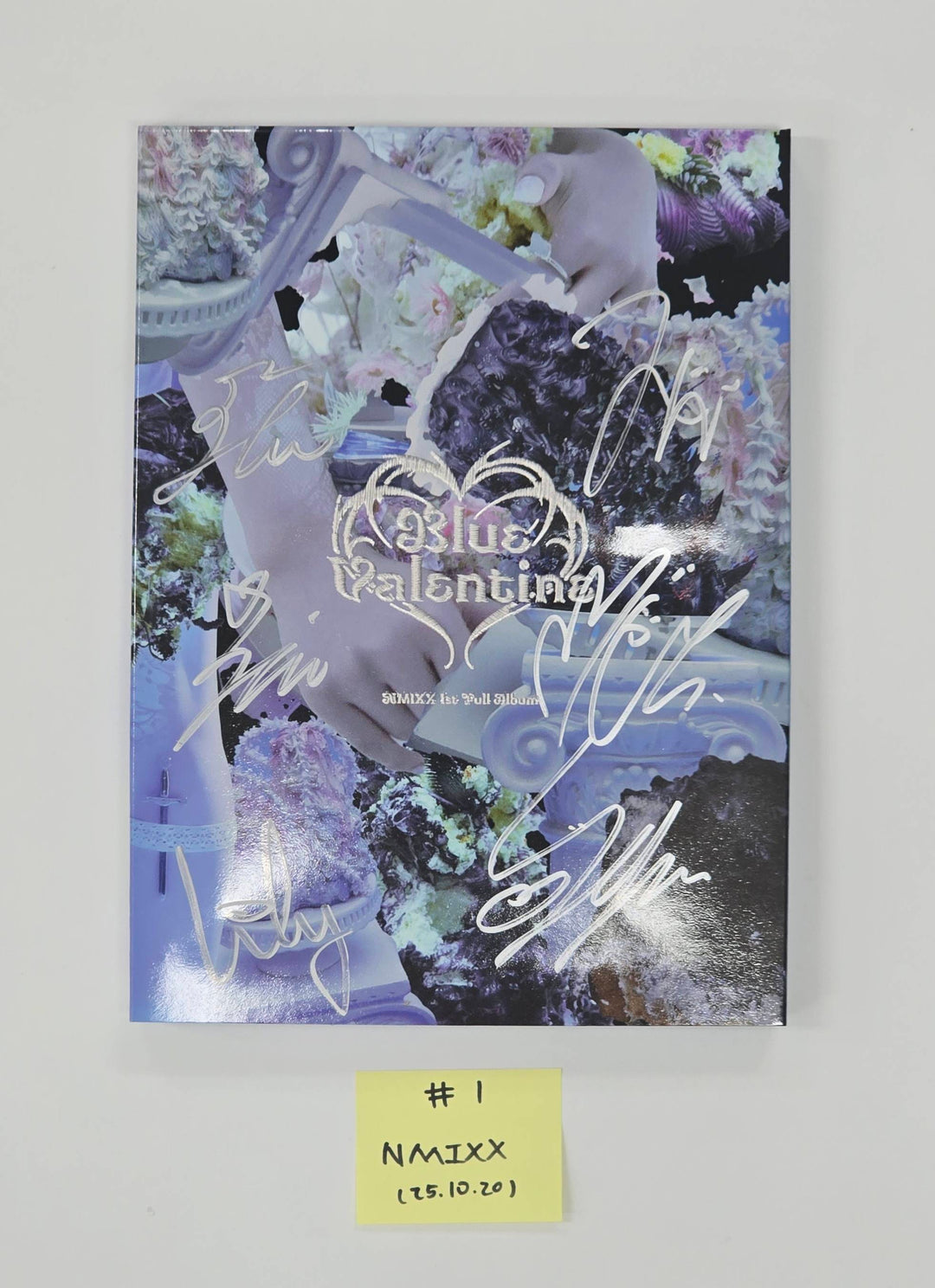 NMIXX "Blue Valentine" &amp; "Fe3O4: FORWARD" - Hand Autographed(Signed) Promo Album [25.10.20]