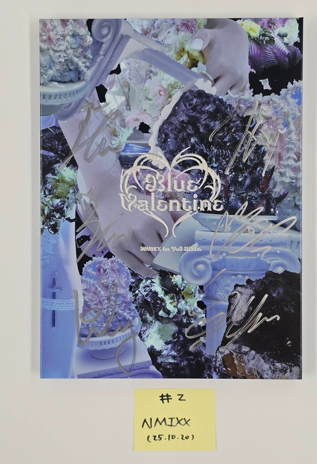 NMIXX "Blue Valentine" &amp; "Fe3O4: FORWARD" - Hand Autographed(Signed) Promo Album [25.10.20]