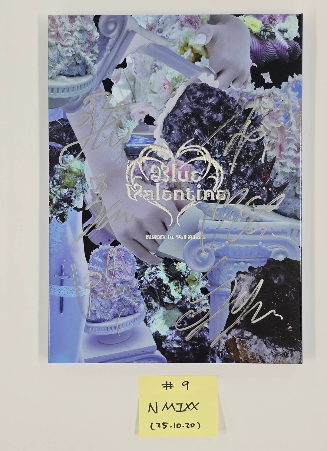 NMIXX "Blue Valentine" &amp; "Fe3O4: FORWARD" - Hand Autographed(Signed) Promo Album [25.10.20]