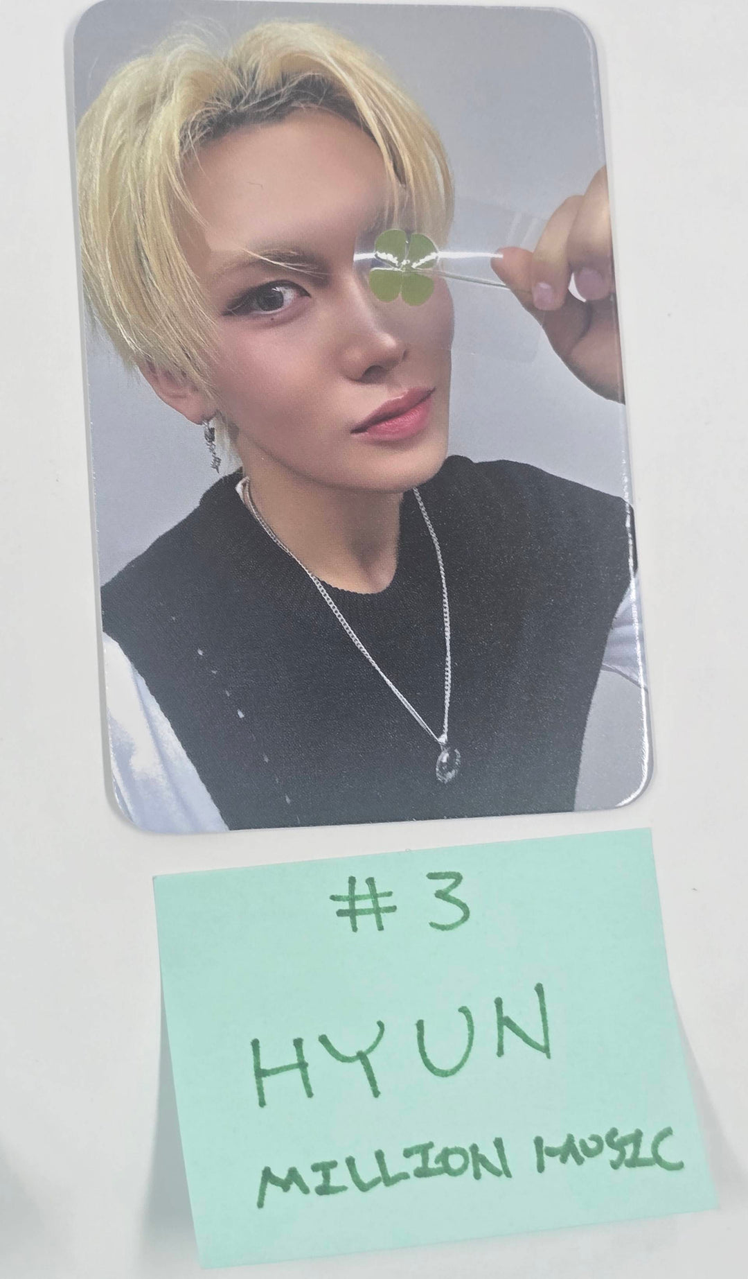 XLOV "UXLXVE" - Million Music Fansign Event Photocard [26.1.26]