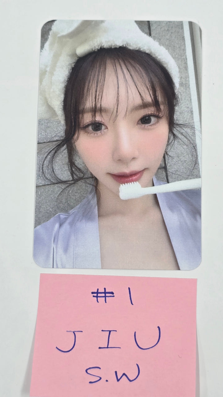 UAU "THE NIGHT BLOOM" 2026 SEASON’S GREETINGS - Soundwave Event Photocard [26.2.2]