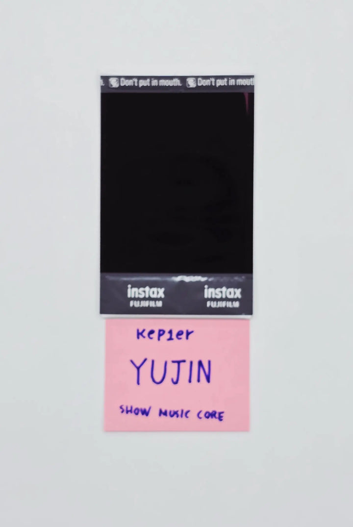 YUJIN (of Kep1er) - Hand Autographed(Signed) Polaroid [26.05.13]