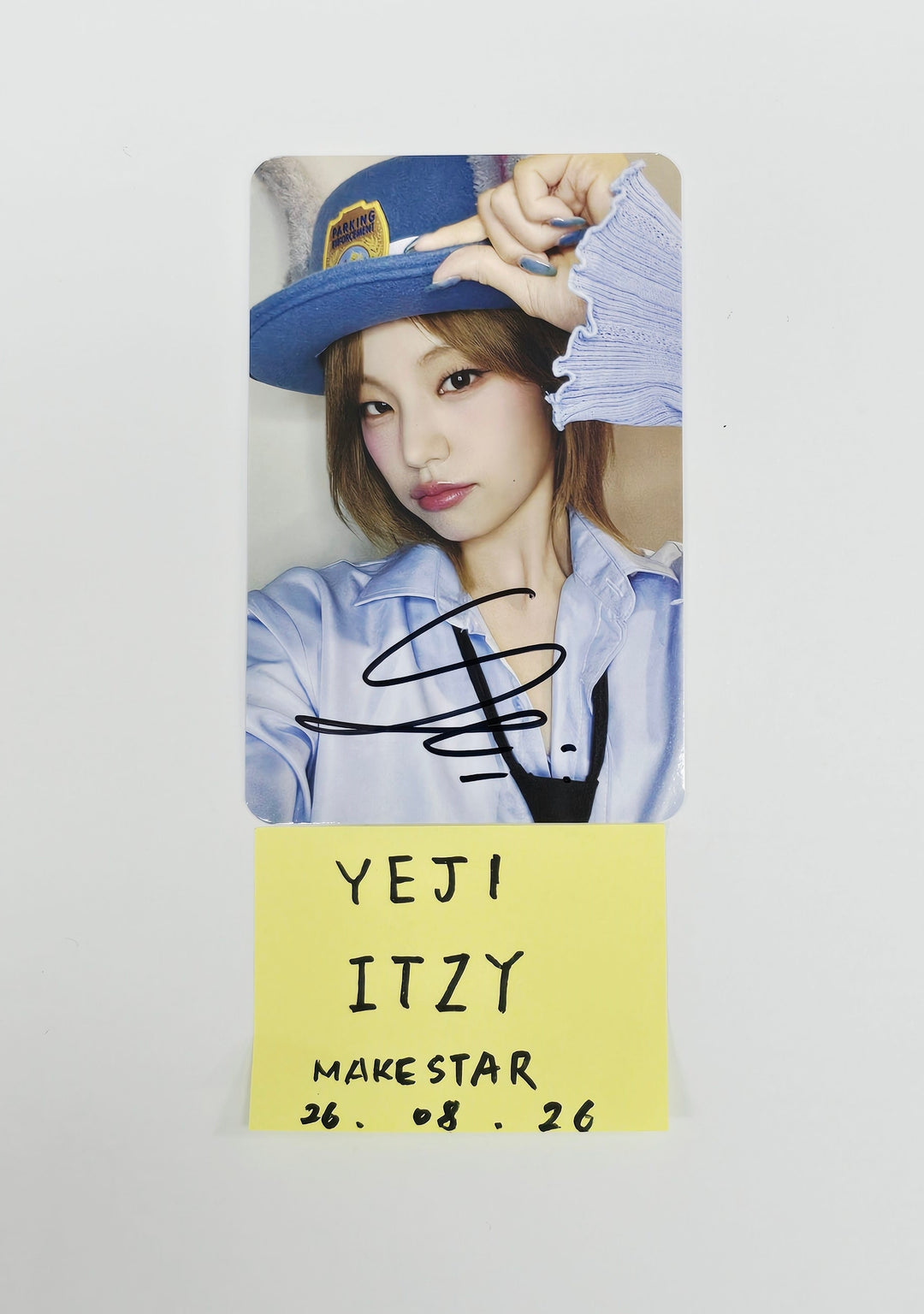 YEJI (of ITZY) "Moto" - Hand Autographed(Signed) Photocard [26.08.26]