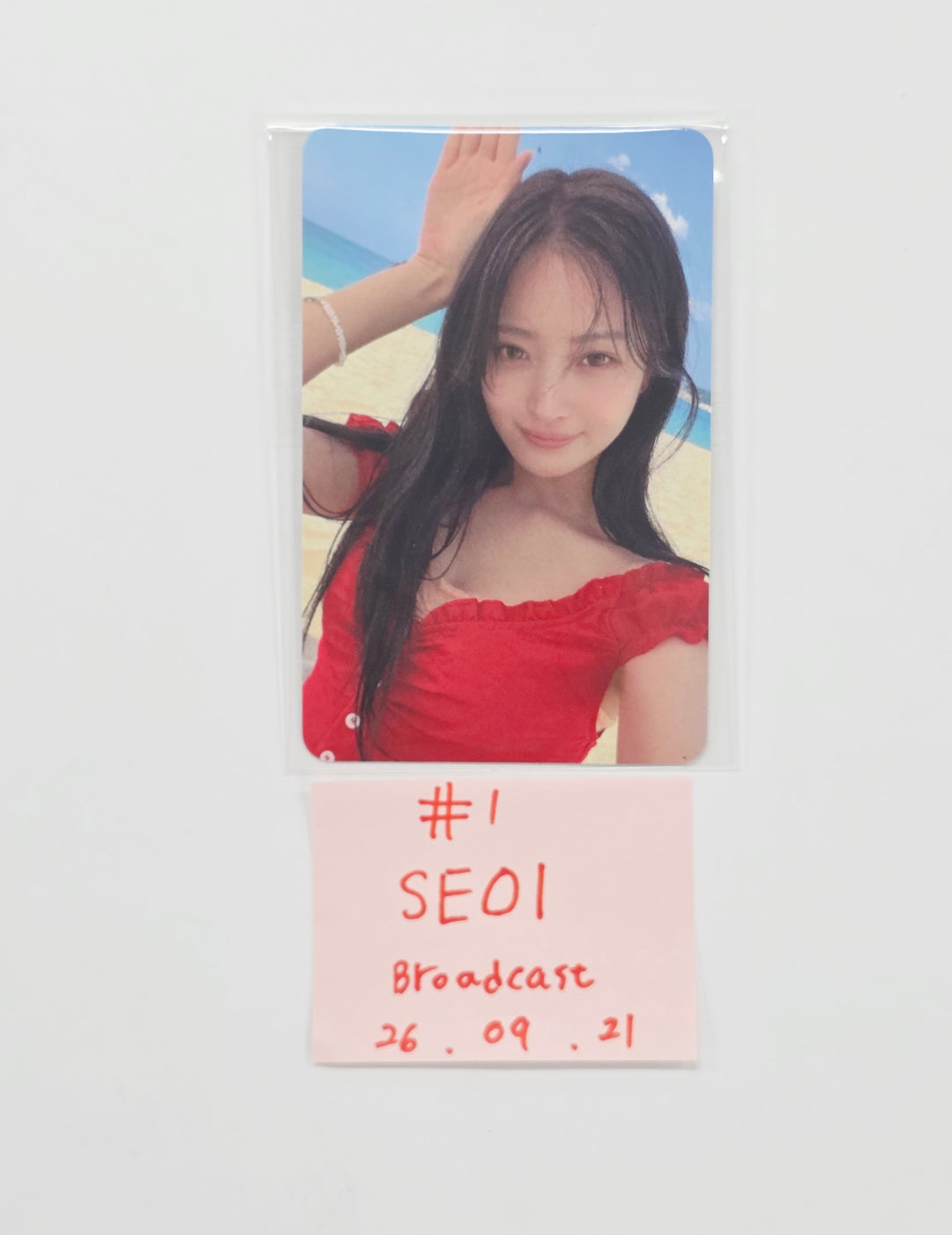 H1-KEY "LOVE or HATE" - Broadcast Photocard (1) [26.09.21]