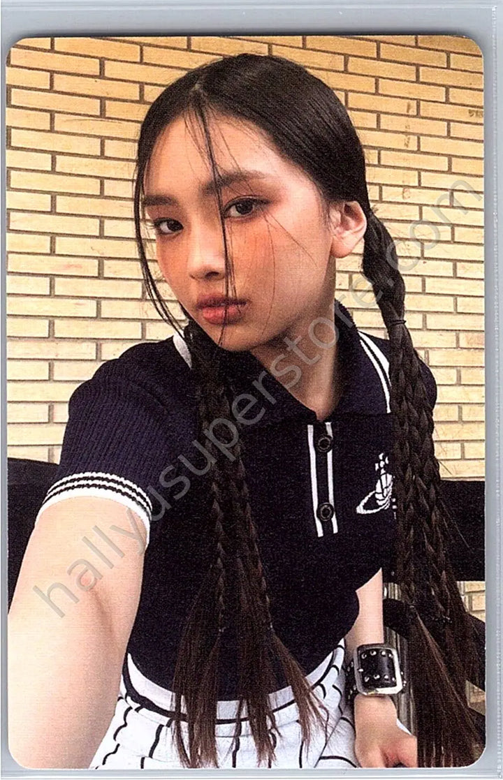 NewJeans - Hyein - NewJeans 1st EP “New Jeans” album photocard B version version 2 weverse album version