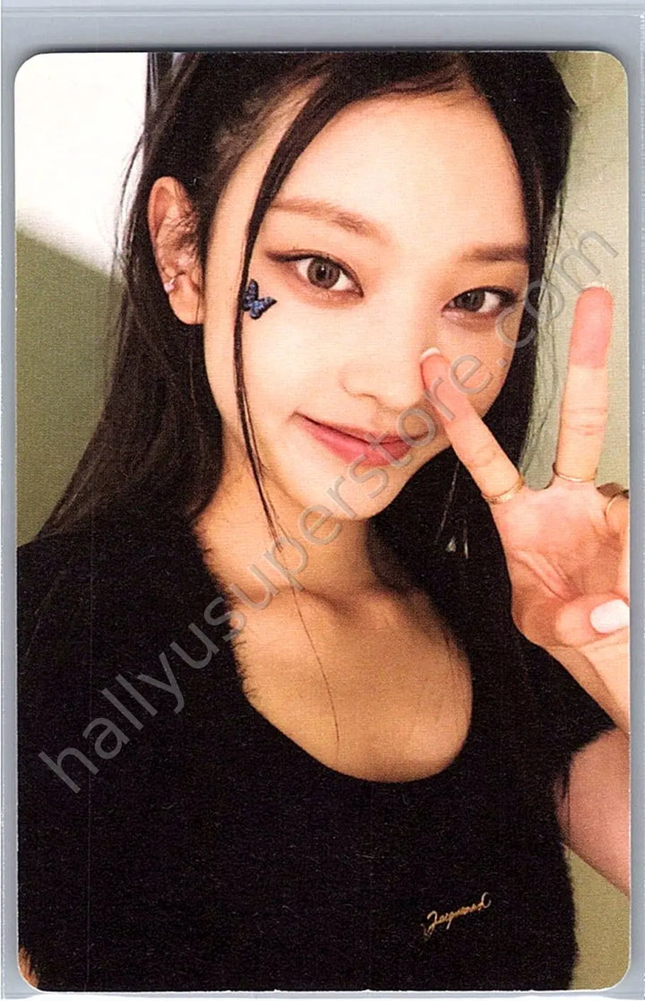NewJeans - Haerin - NewJeans 1st EP “New Jeans” A version album photocard version 1 weverse album version
