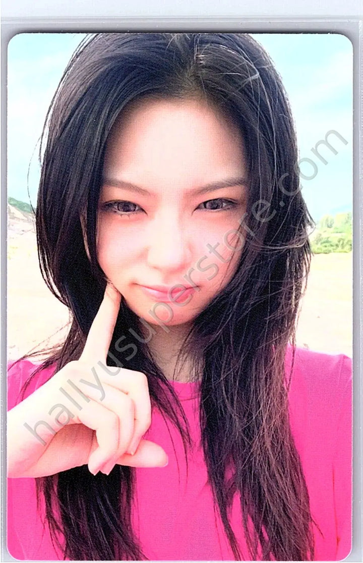 KiiiKiii - Kya - Delulu Pack album photocard crystal ball version