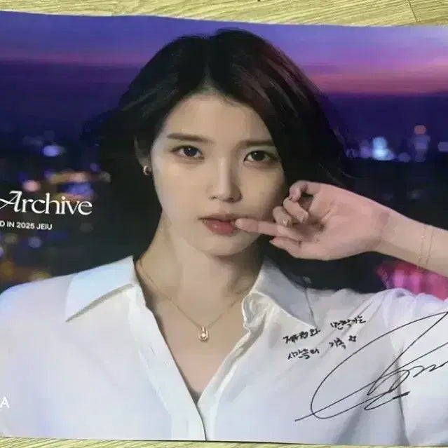 [SOLD OUT] [50개 한정] 아이유 J.ESTINA 싸인 포스터