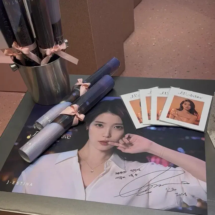 [SOLD OUT] [50개 한정] 아이유 J.ESTINA 싸인 포스터