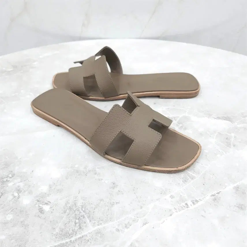 [BUNJANG] Hermes Etoupe Oran Sandals Slippers / 38.5 / 에르메스 에토프 오란 샌들 슬리퍼