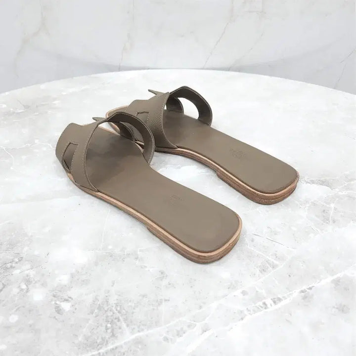 [BUNJANG] Hermes Etoupe Oran Sandals Slippers / 38.5 / 에르메스 에토프 오란 샌들 슬리퍼