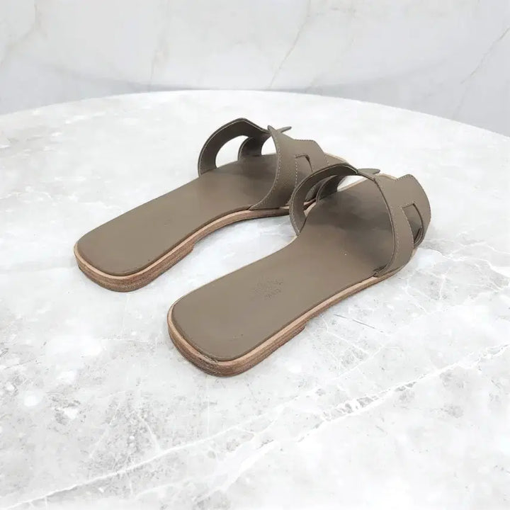 [BUNJANG] Hermes Etoupe Oran Sandals Slippers / 38.5 / 에르메스 에토프 오란 샌들 슬리퍼