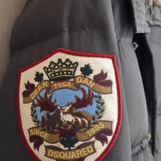 [BUNJANG] Dsquared2 Shield Down Padded Jacket / 디스퀘어드2 방패 다운 패딩