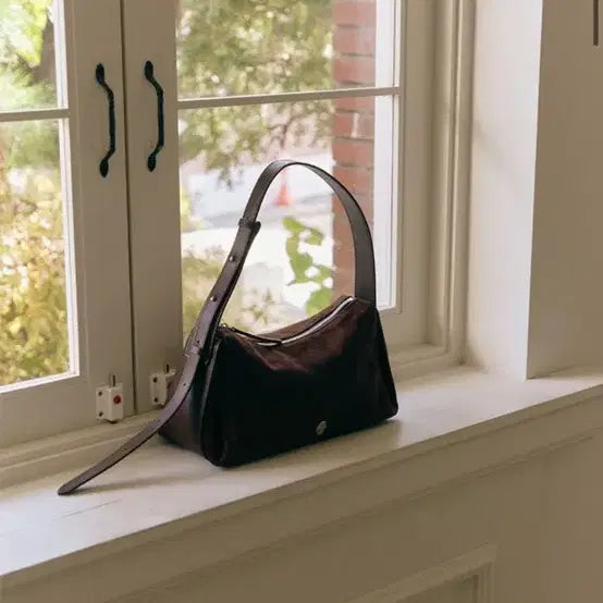 [BUNJANG] OSTKAKA Soft Shoulder Mini Suede Brown Bag / 오스트카카 소프트숄더 미니스웨이드 브라운 / 오스트카카가방 / 스웨이드가
