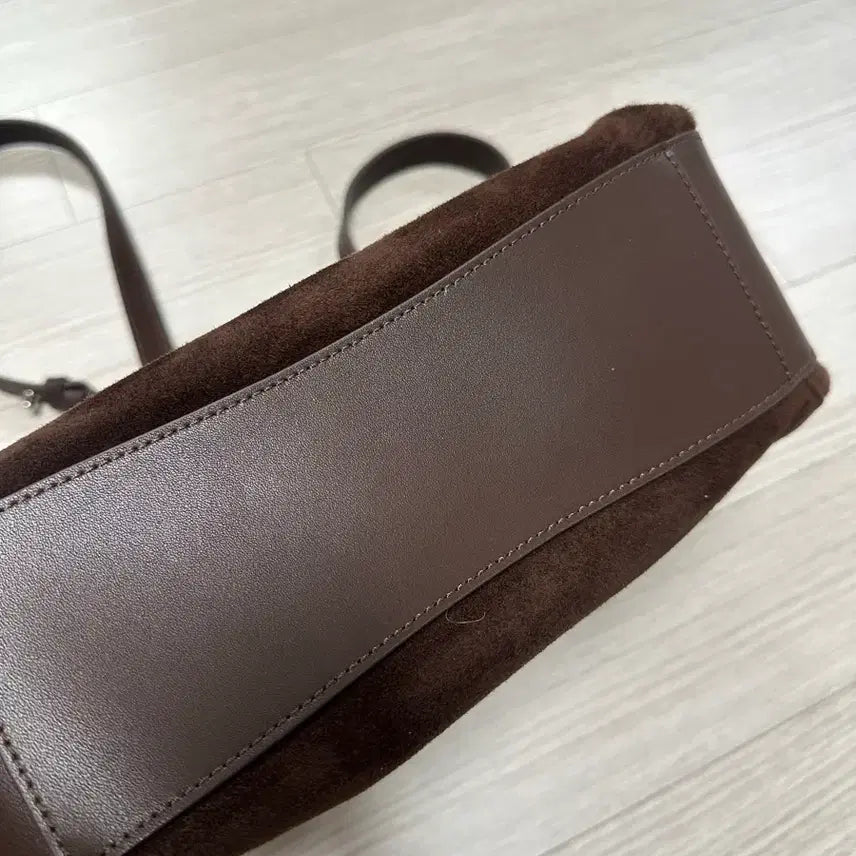 [BUNJANG] OSTKAKA Soft Shoulder Mini Suede Brown Bag / 오스트카카 소프트숄더 미니스웨이드 브라운 / 오스트카카가방 / 스웨이드가