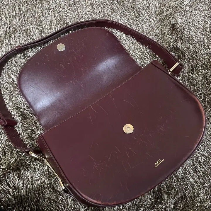 [BUNJANG] A.P.C Geneva Wine Crossbody Shoulder Bag / 아페쎄 A.P.C 제네바백 와인 크로스백 숄더백