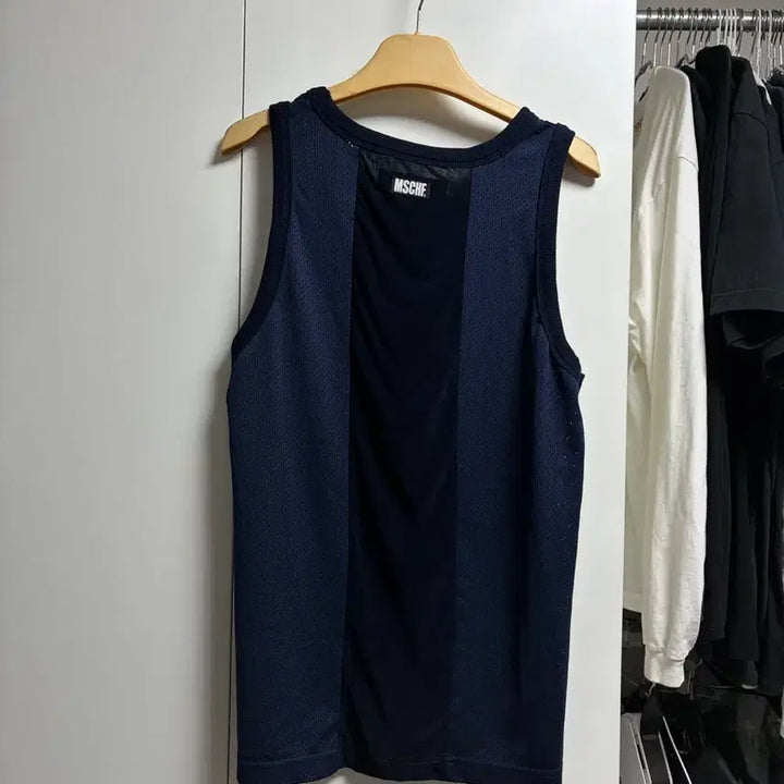 [BUNJANG] Mischief Navy Sleeveless Top / 미스치프 네이비 슬리브리스