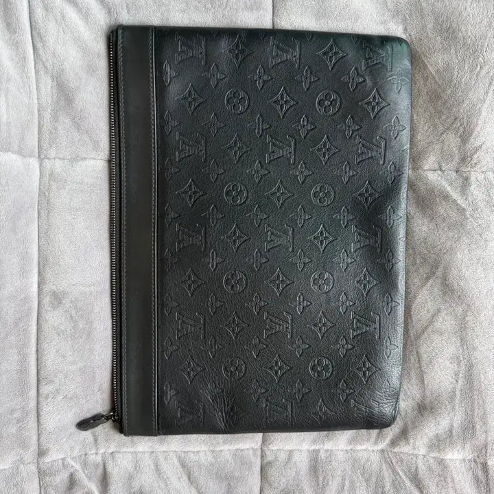 [BUNJANG] Louis Vuitton Pochette Monogram Shadow Black Bag / 루이비통 포쉐트 모노그램 쉐도우 블랙