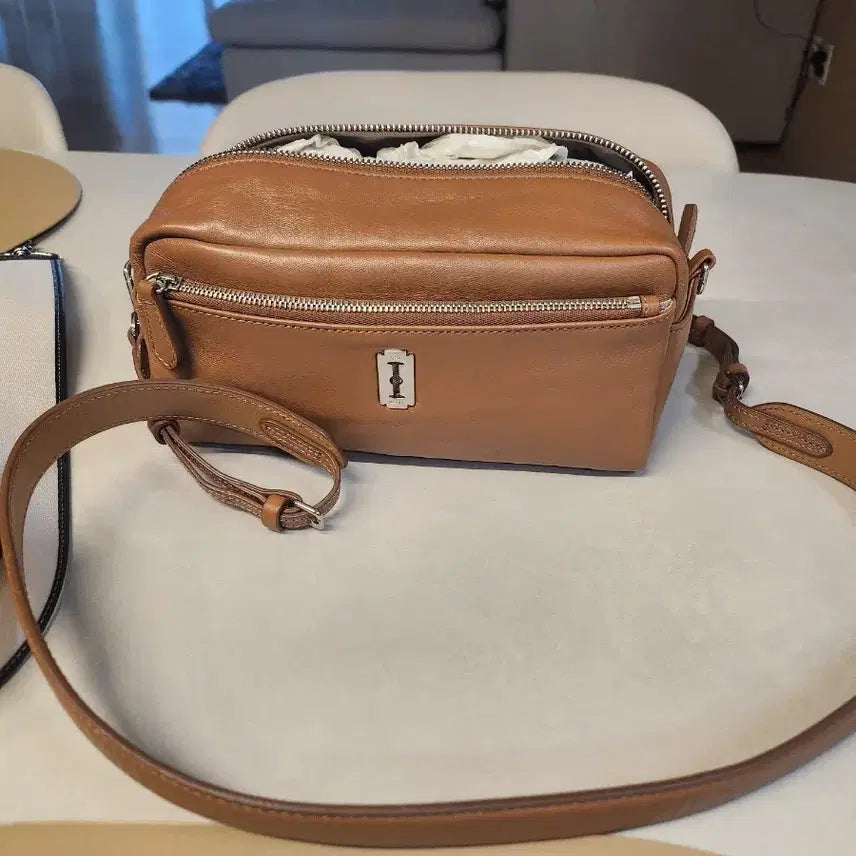 [BUNJANG] Vunque Crossbody Bag / 분크 크로스백