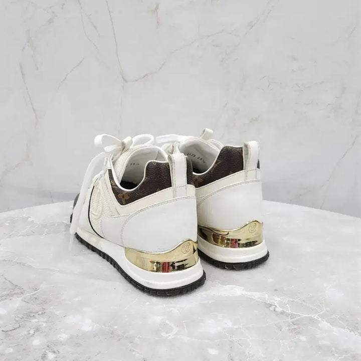 [BUNJANG] Louis Vuitton LV White Run Away Sneakers / 35.5 / 루이비통 LV 화이트 런어웨이 스니커즈