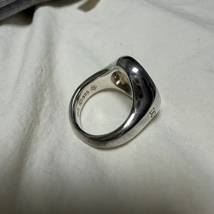 [SOLD OUT] 허비그하로 박효신 굿즈 V ring