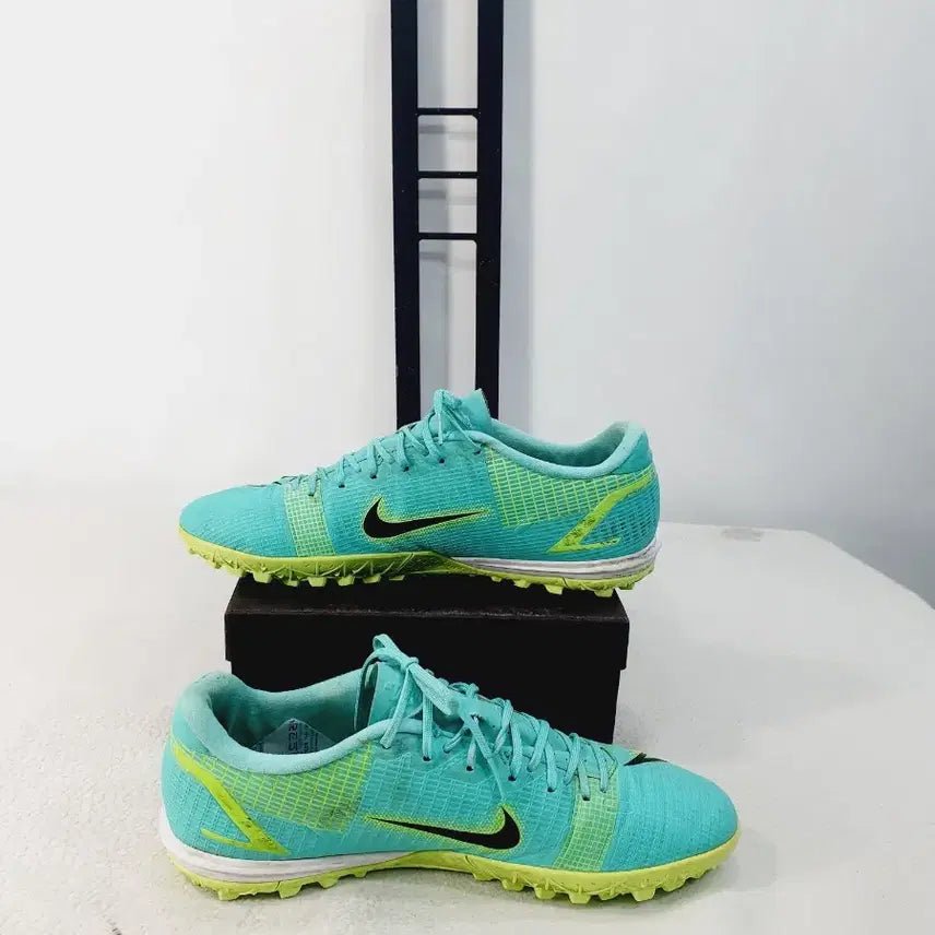 [SOLD OUT] 나이키 축구화 머큐리얼 베이퍼14 아카데미 TF 민트/형광 285