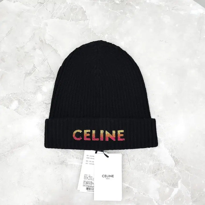 [BUNJANG] Celine Gradient Logo Beanie / 셀린느 그라데이션 로고 비니 2A07Z666Q