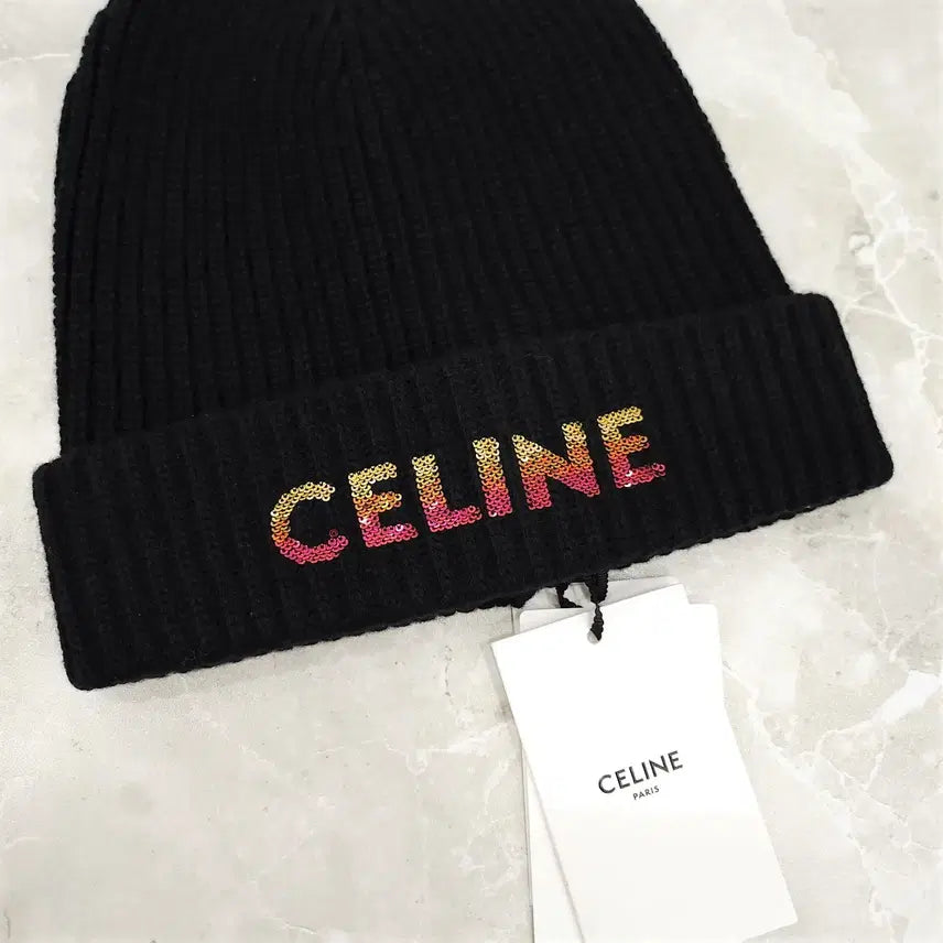 [BUNJANG] Celine Gradient Logo Beanie / 셀린느 그라데이션 로고 비니 2A07Z666Q