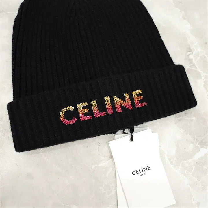[BUNJANG] Celine Gradient Logo Beanie / 셀린느 그라데이션 로고 비니 2A07Z666Q