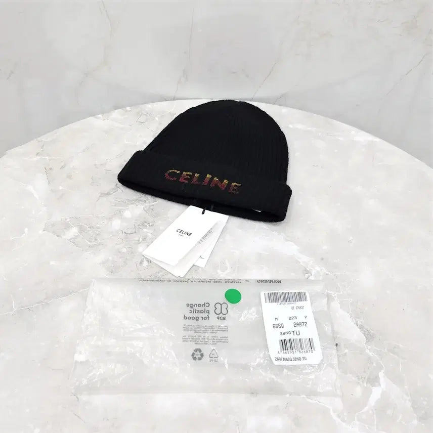 [BUNJANG] Celine Gradient Logo Beanie / 셀린느 그라데이션 로고 비니 2A07Z666Q