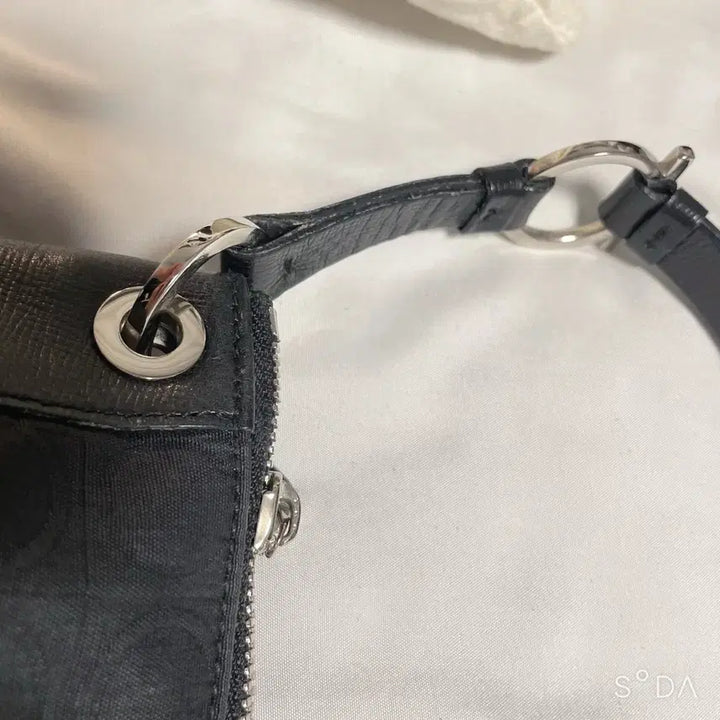 [SOLD OUT] 페라가모 미니 숄더백 블랙