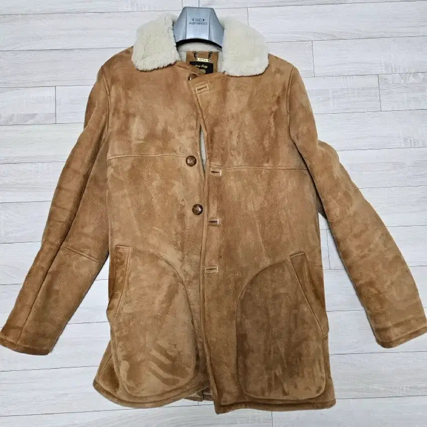 [SOLD OUT] 오웬베리 양털무스탕 M사이즈 (100~105)