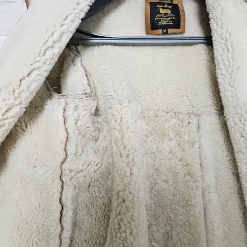 [SOLD OUT] 오웬베리 양털무스탕 M사이즈 (100~105)
