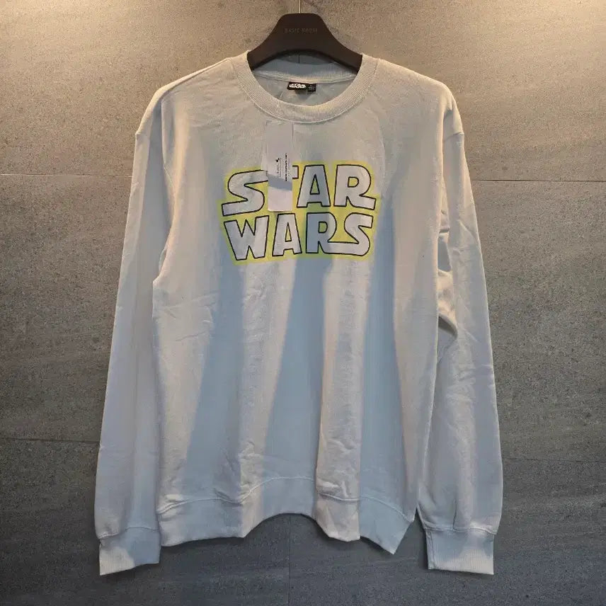 [BUNJANG] Star Wars Darth Vader Illustration White Sweatshirt / 스타워즈. 정품 굿즈!  맨투맨 화이트. 미착!