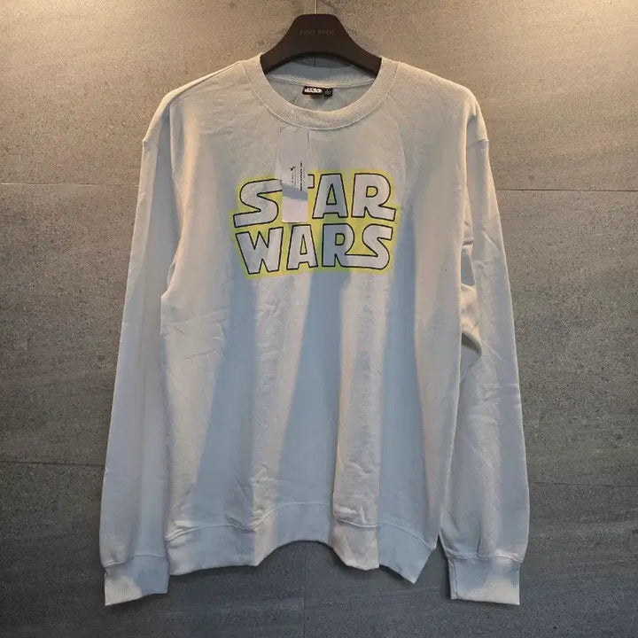 [BUNJANG] Star Wars Darth Vader Illustration White Sweatshirt / 스타워즈. 정품 굿즈!  맨투맨 화이트. 미착!