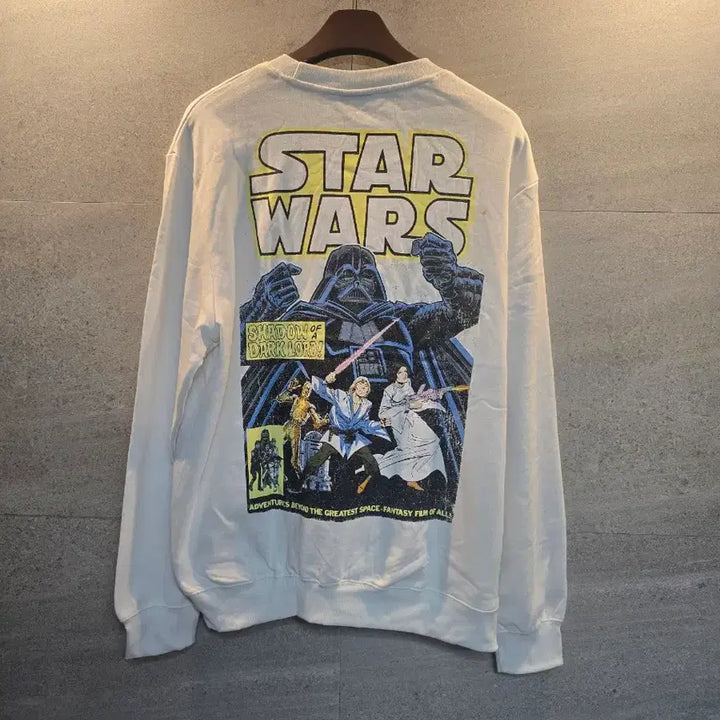 [BUNJANG] Star Wars Darth Vader Illustration White Sweatshirt / 스타워즈. 정품 굿즈!  맨투맨 화이트. 미착!