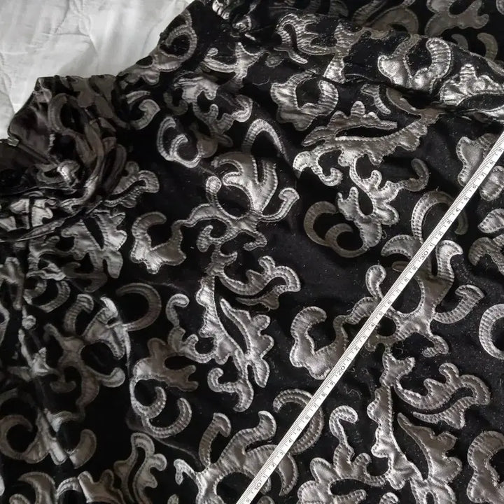 [BUNJANG] ZARA Black Floral Velvet Blouse Top / 자라 블랙 플라워 벨벳 블라우스 탑
