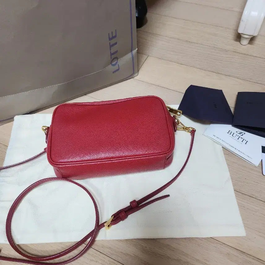 [BUNJANG] Prada Saffiano Lux Camera Bag - Red / 프라다 사피아노 룩스 카메라백 레드