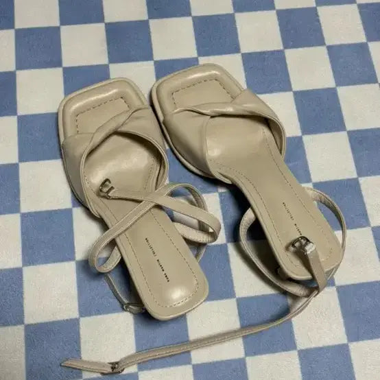 [BUNJANG] Luna Martin Twisted Mid Sandal Heels Ivory / (미착용) 루나마틴 꼬임 미들 샌들힐 235 아이보리(정가 44,000원